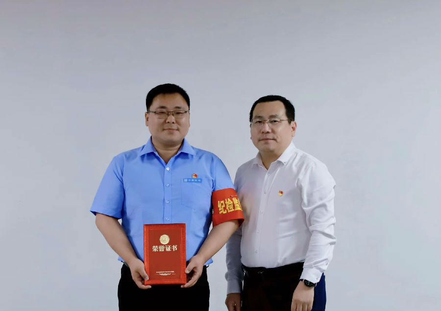 圖七 趙兵為a??紀?£?尖兵”獲得è??頒?¥?.jpg